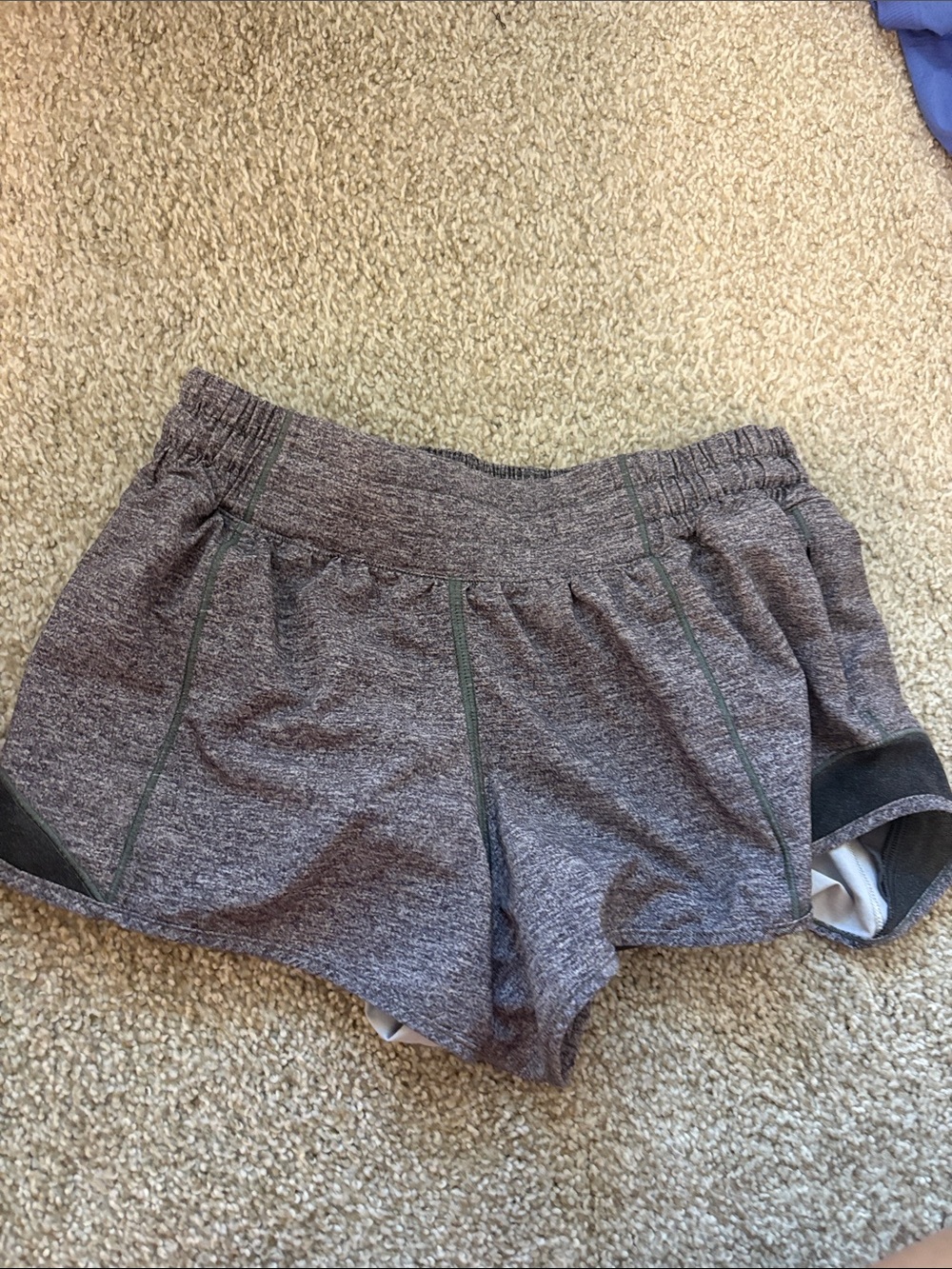 Lululemon size 6 gray 2.5